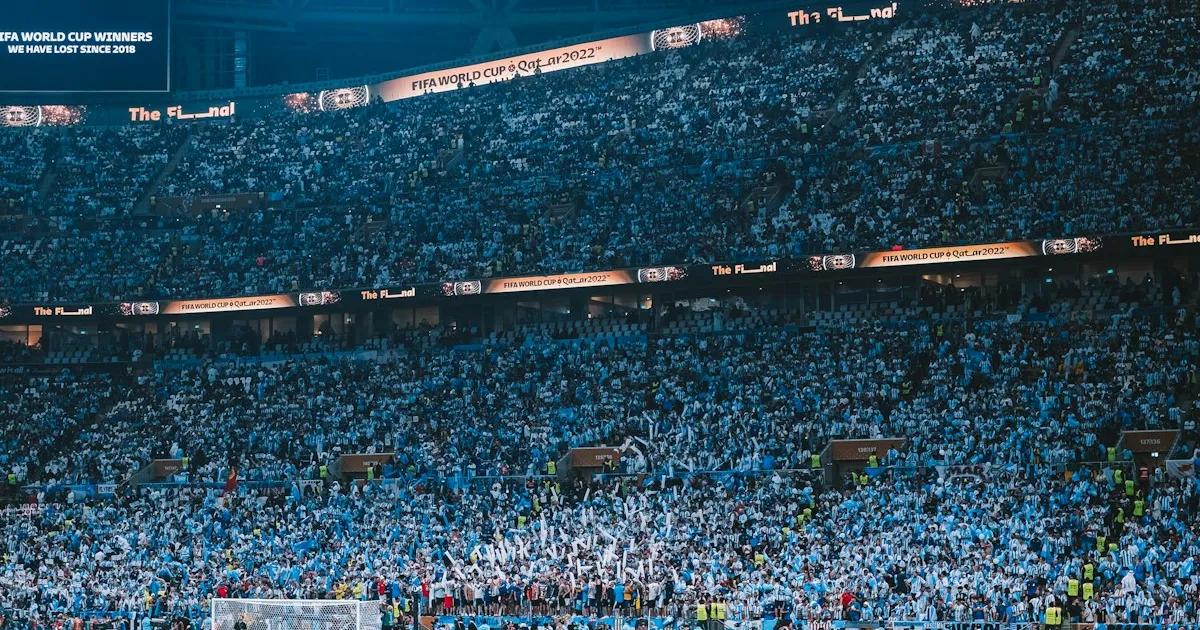 Ronaldo Nazário strzelający gola w finale Mistrzostw Świata 2002
